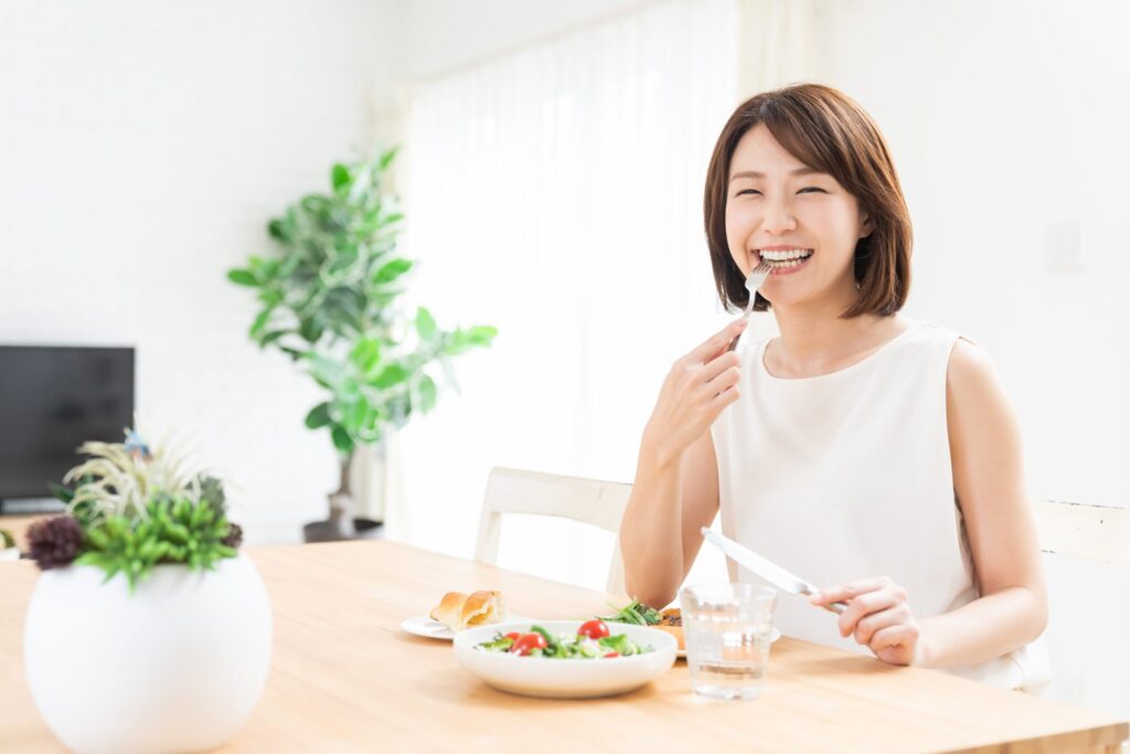 食事 女性