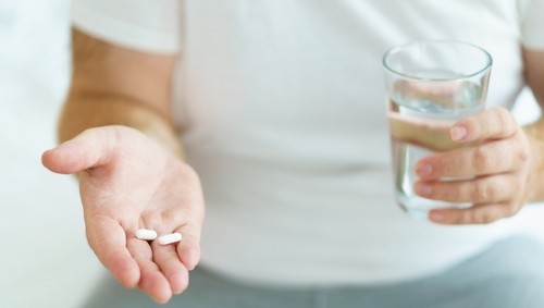 薬　飲む